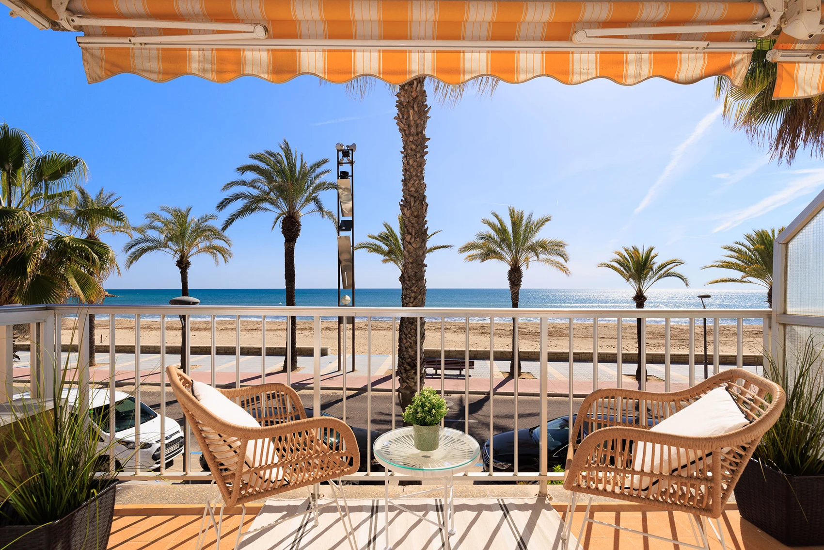 sillones chillout terraza playa salou